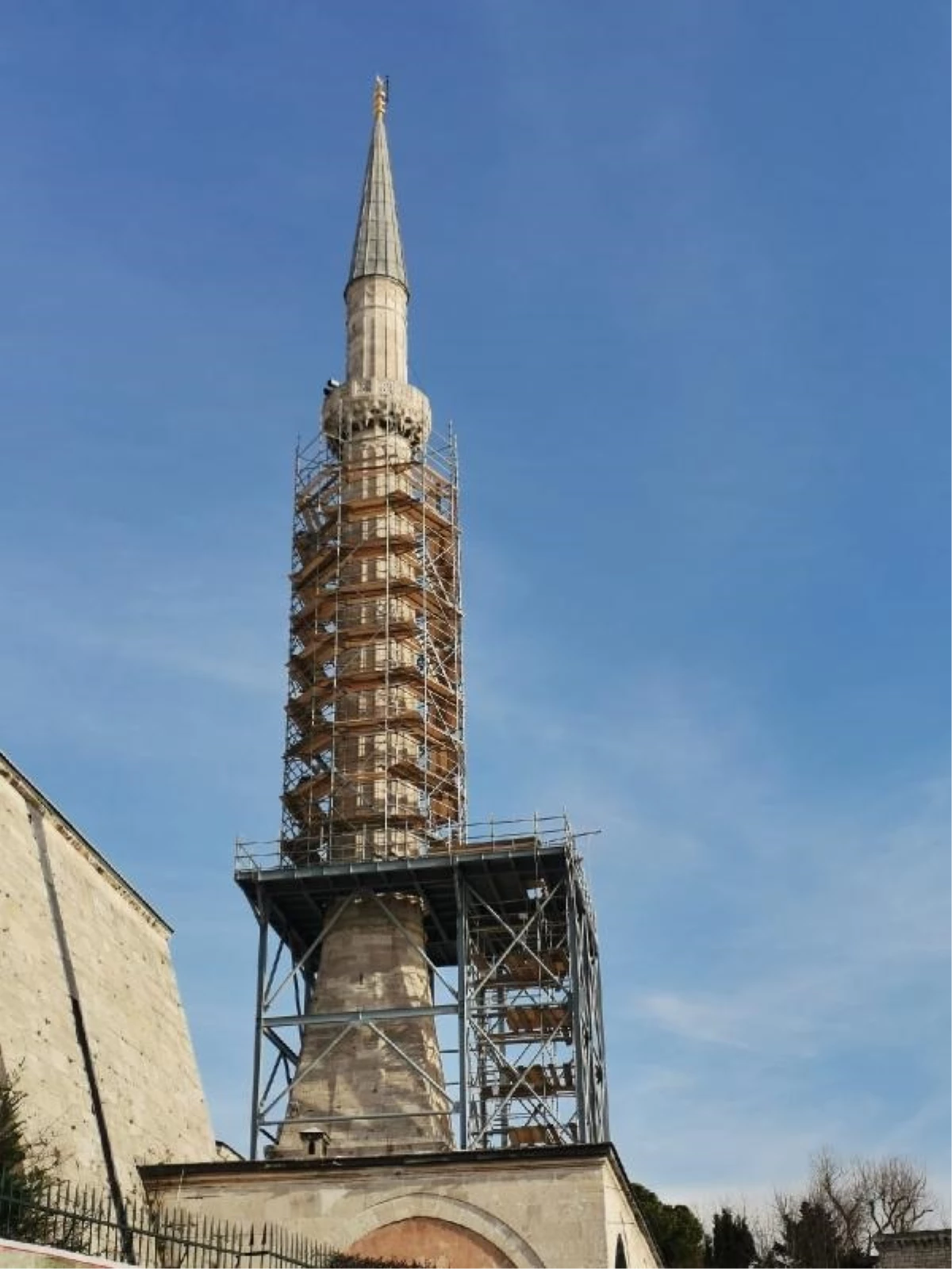 Ayasofya-i Kebir Camii'nde 2'nci Bayezid Minaresi'nde derin çatlak tespit edildi: Restorasyon başlatıldı