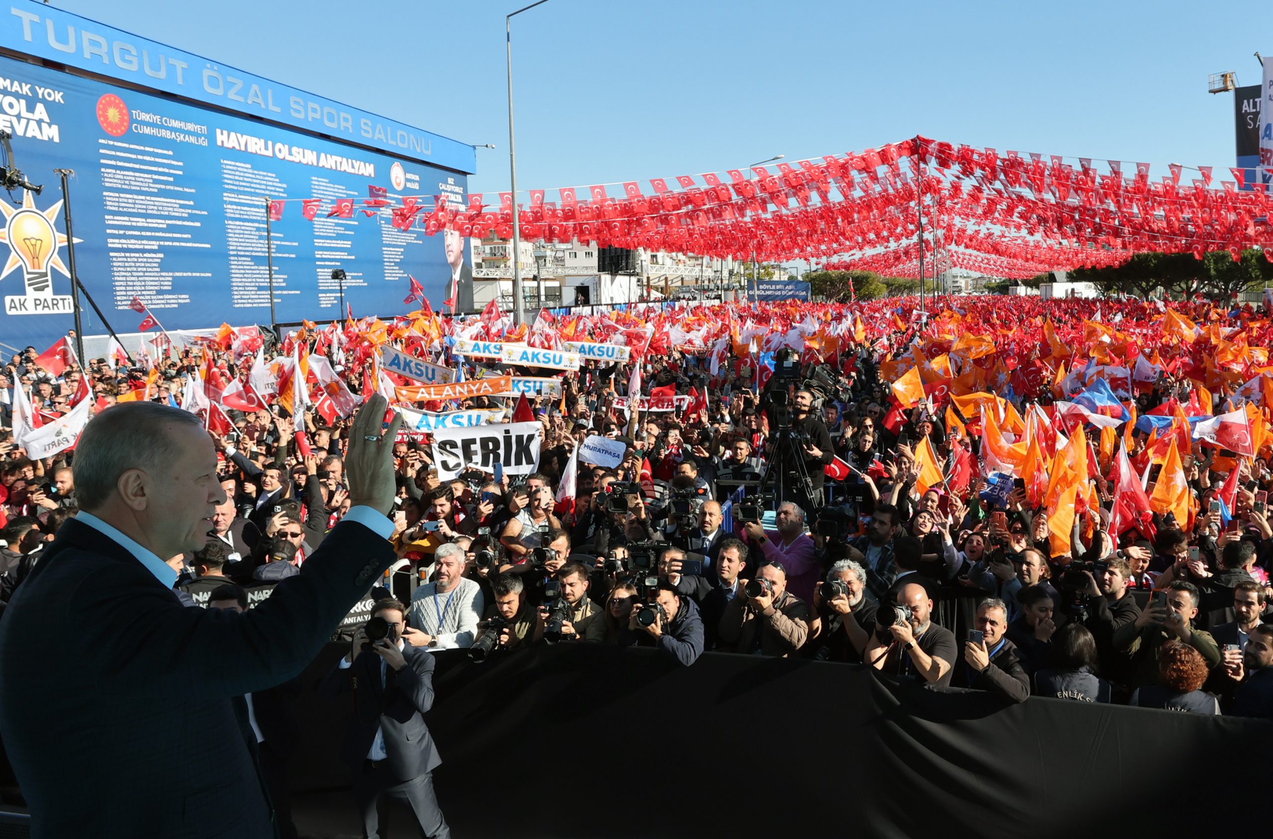 Erdoğan’dan CHP’li belediyelere eleştiri: İstanbul, Ankara harap oldu İzmir zaten berbat