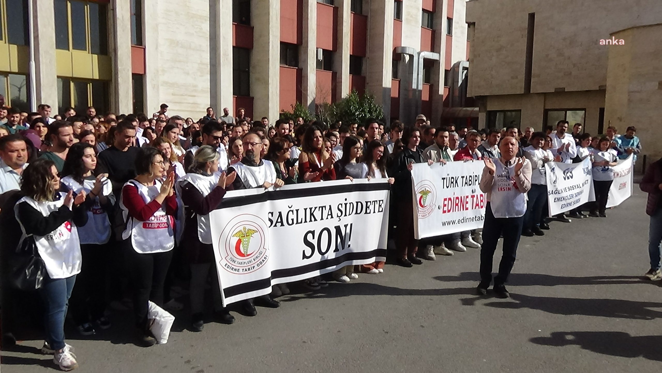 Edirne'de kadın doktorun darp edilmesine meslektaşlarından tepki