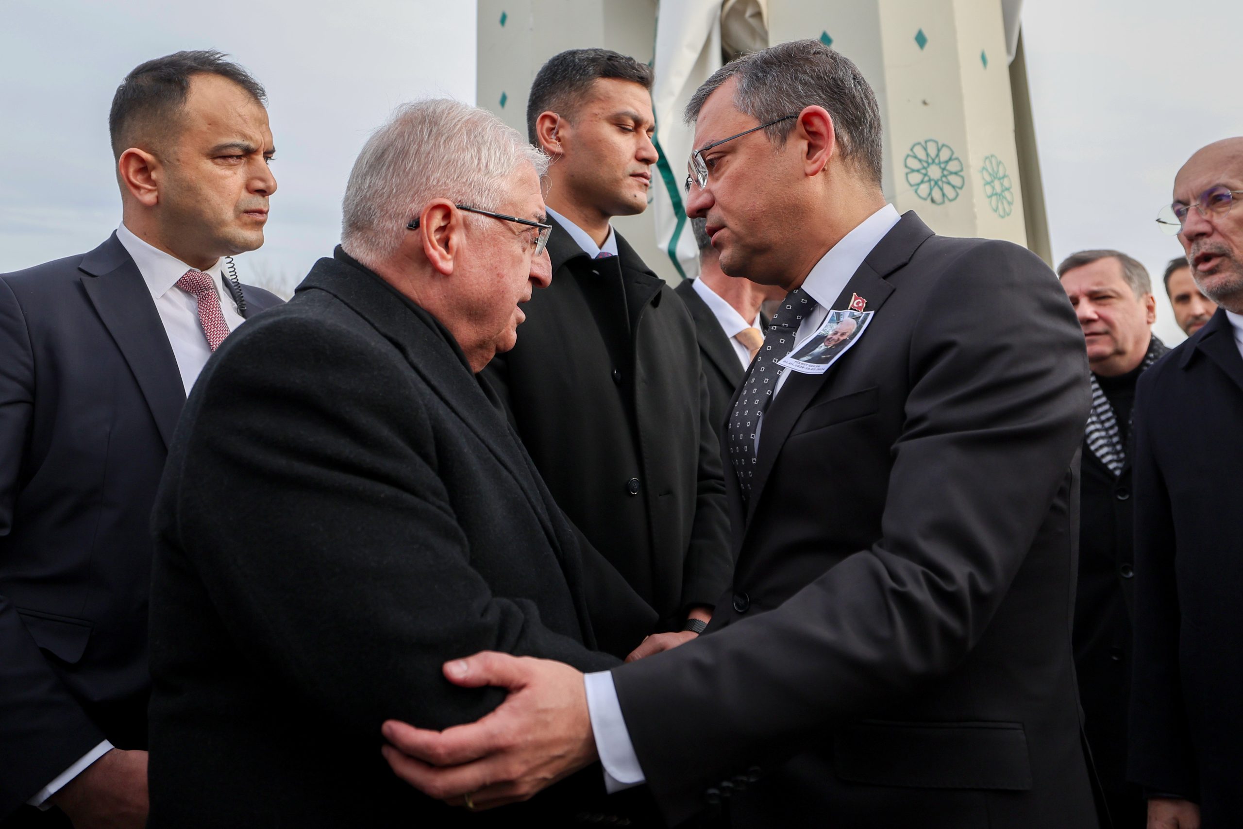 Özgür Özel, Yaşar Güler'in babası Fikret Güler'in cenaze törenine katıldı