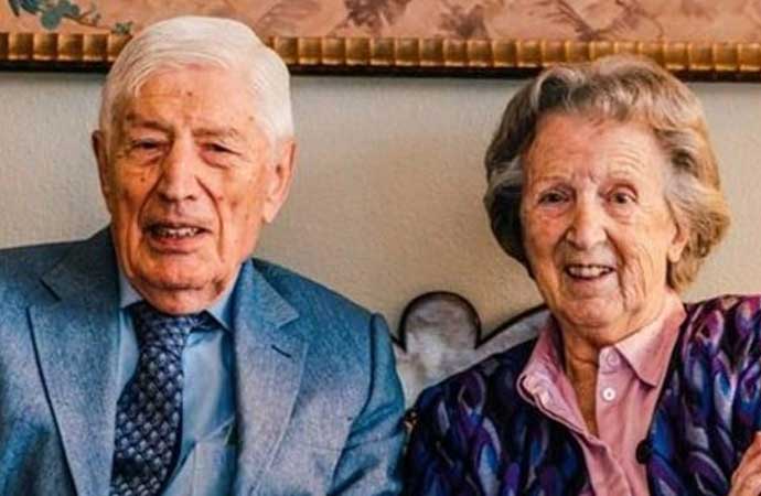 Eski Hollanda başbakanı ve eşi el ele dünyaya veda etti