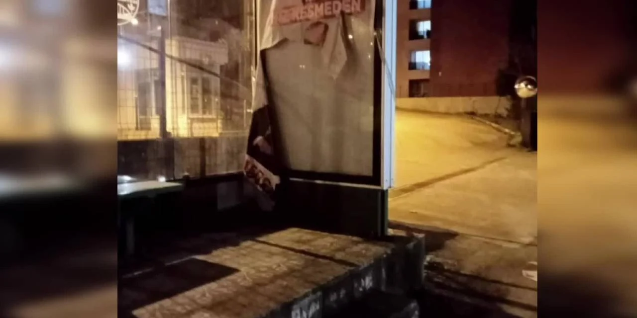 CHP’li Borçka adayının seçim afişleri yırtıldı, billboardları tahrip edildi