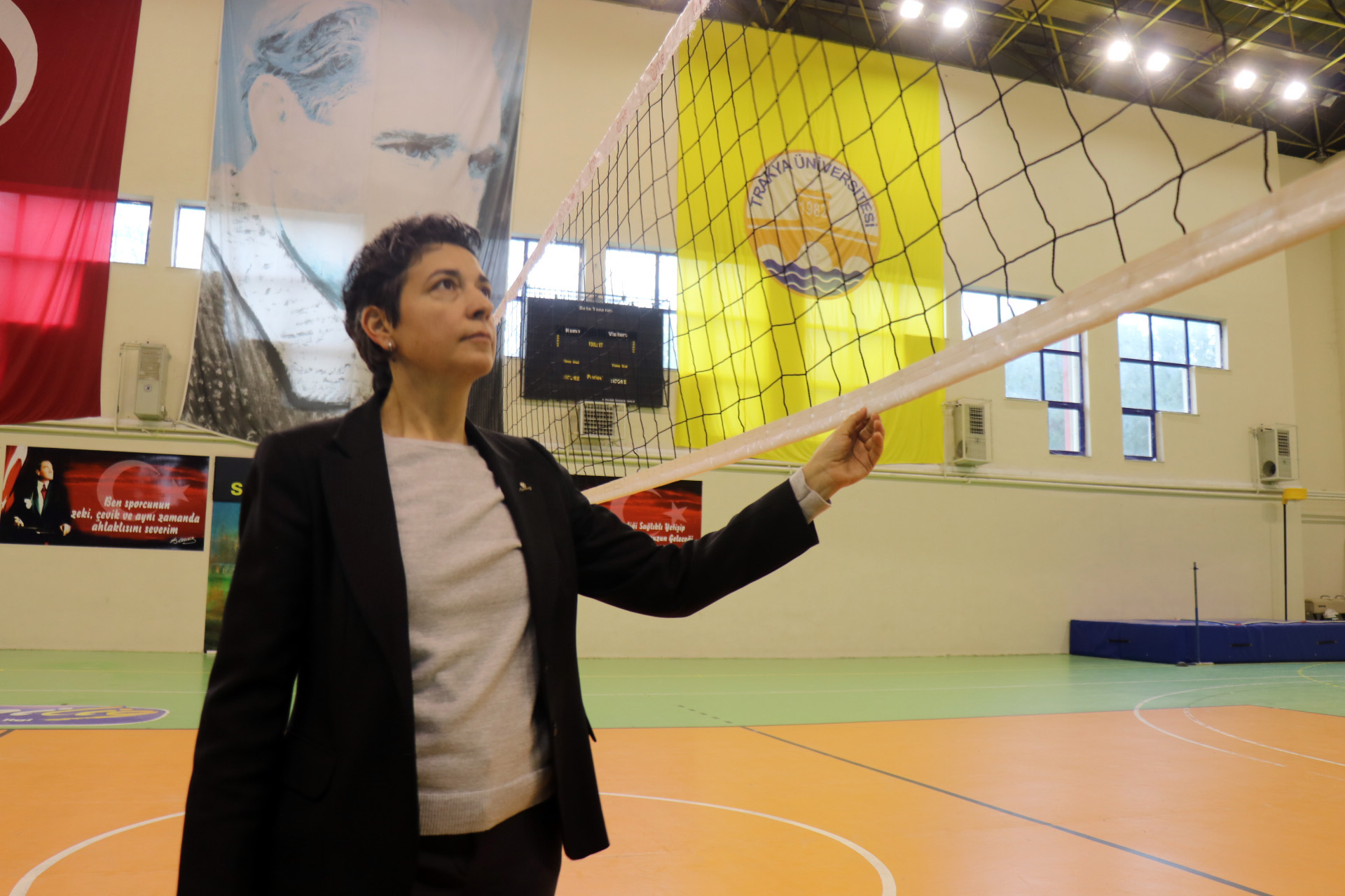 Prof. Dr. Özbar, Paris Olimpiyatları'na Avrupa'dan çağırılan tek kadın voleybol hakemi oldu