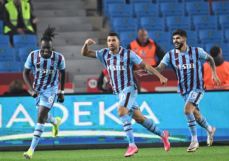 Trabzonspor, Hatayspor'u iki golle geçti