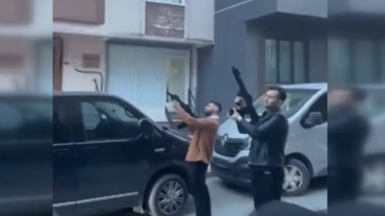 Başakşehir'de uzun namlulu silahlarla havaya ateş açan şahıslar yakalandı