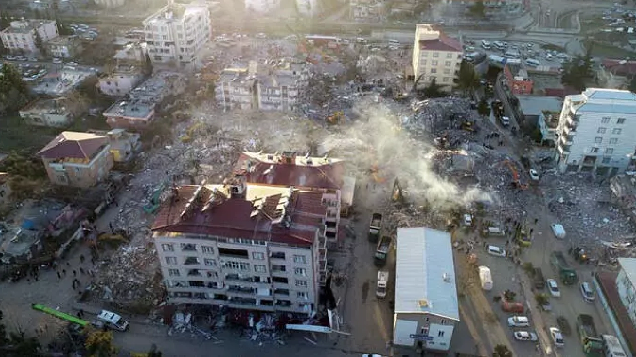 Kahramanmaraş'ta bir deprem konut ihalesi daha AKP'ye yakın isme verildi