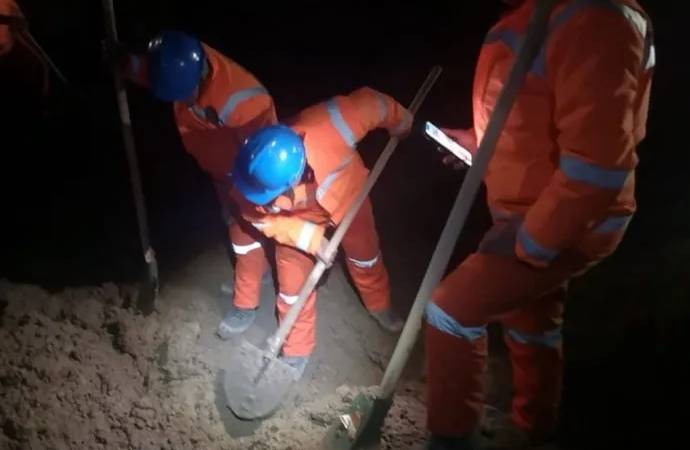 Uzmanların uyarısı dikkate alınmadı: Siyanürlü maden bölgesinde çıplak elle arama kurtarma çalışması yapılıyor