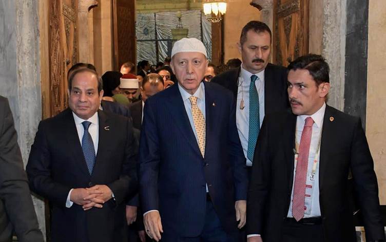 Erdoğan, Mısır'da İmam Şafi Türbesi'ni ziyaret etti