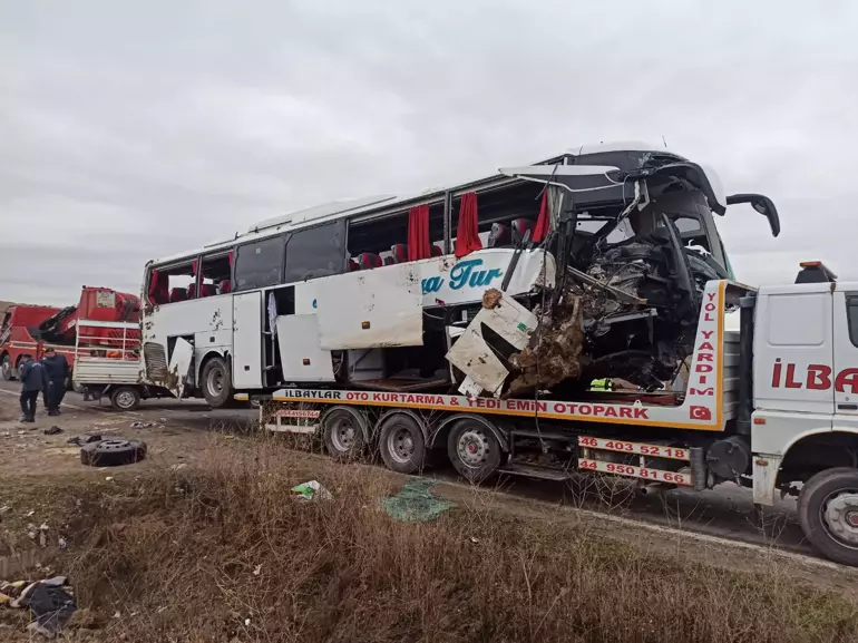 Yozgat'ta yolcu otobüsü devrildi: 1 kişi öldü, 19 kişi yaralandı