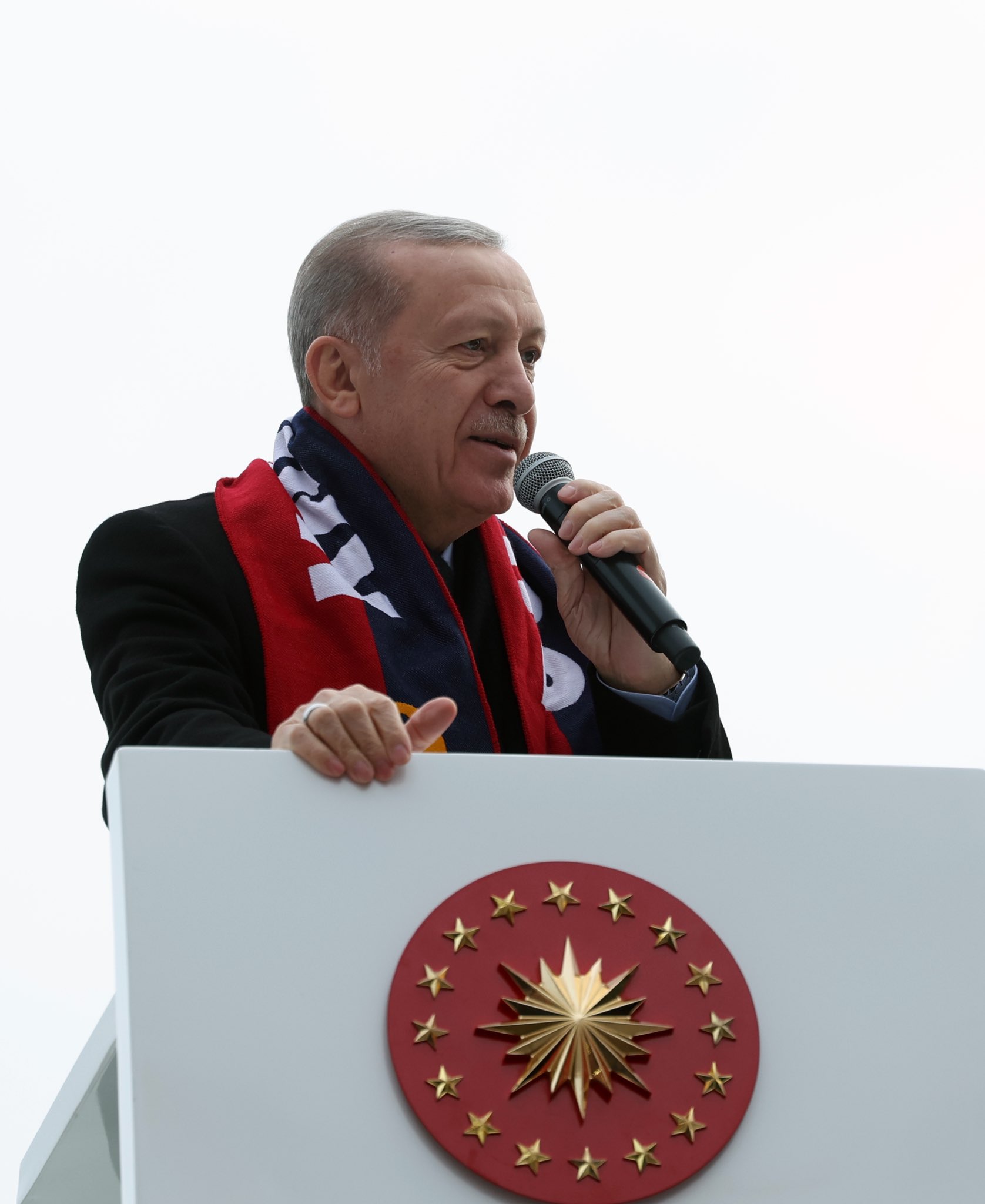 Erdoğan yine CHP'yi hedef aldı: Yoldaşlık ettiklerini hançerlemekten vazgeçmiyorlar