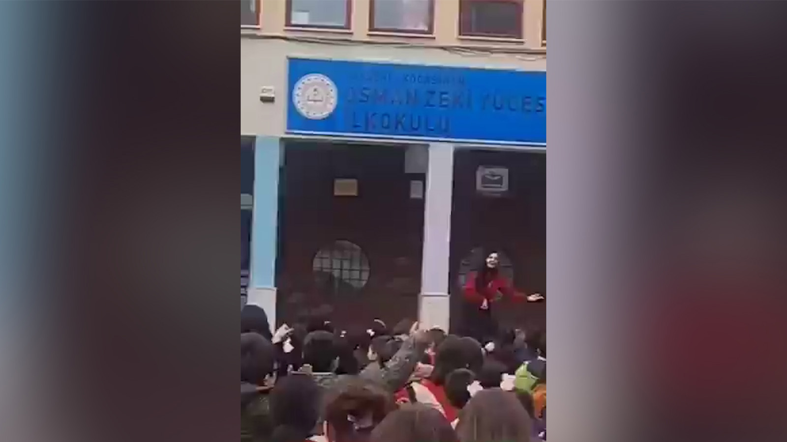 Şule öğretmenin öğrencilerini dans ettirdiği anlar gündem olmaya devam ediyor