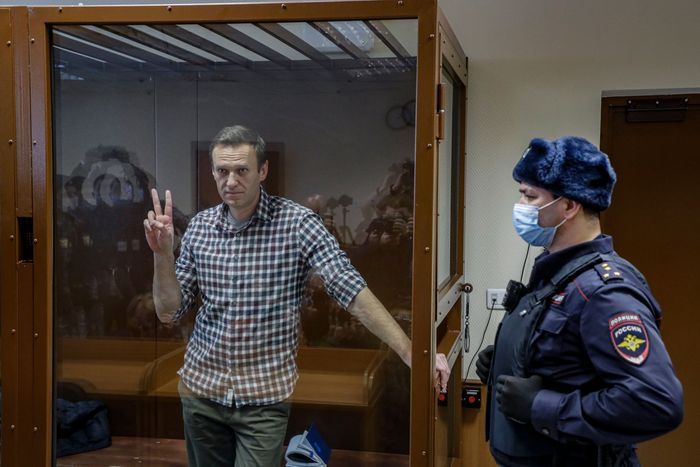 Rus muhalif aktivist Alexei Navalny hapishanede öldü