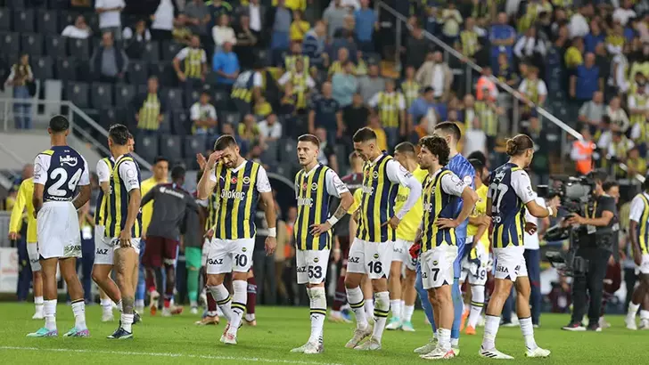 Fenerbahçe'de 2 futbolcunun lisansı askıya alındı