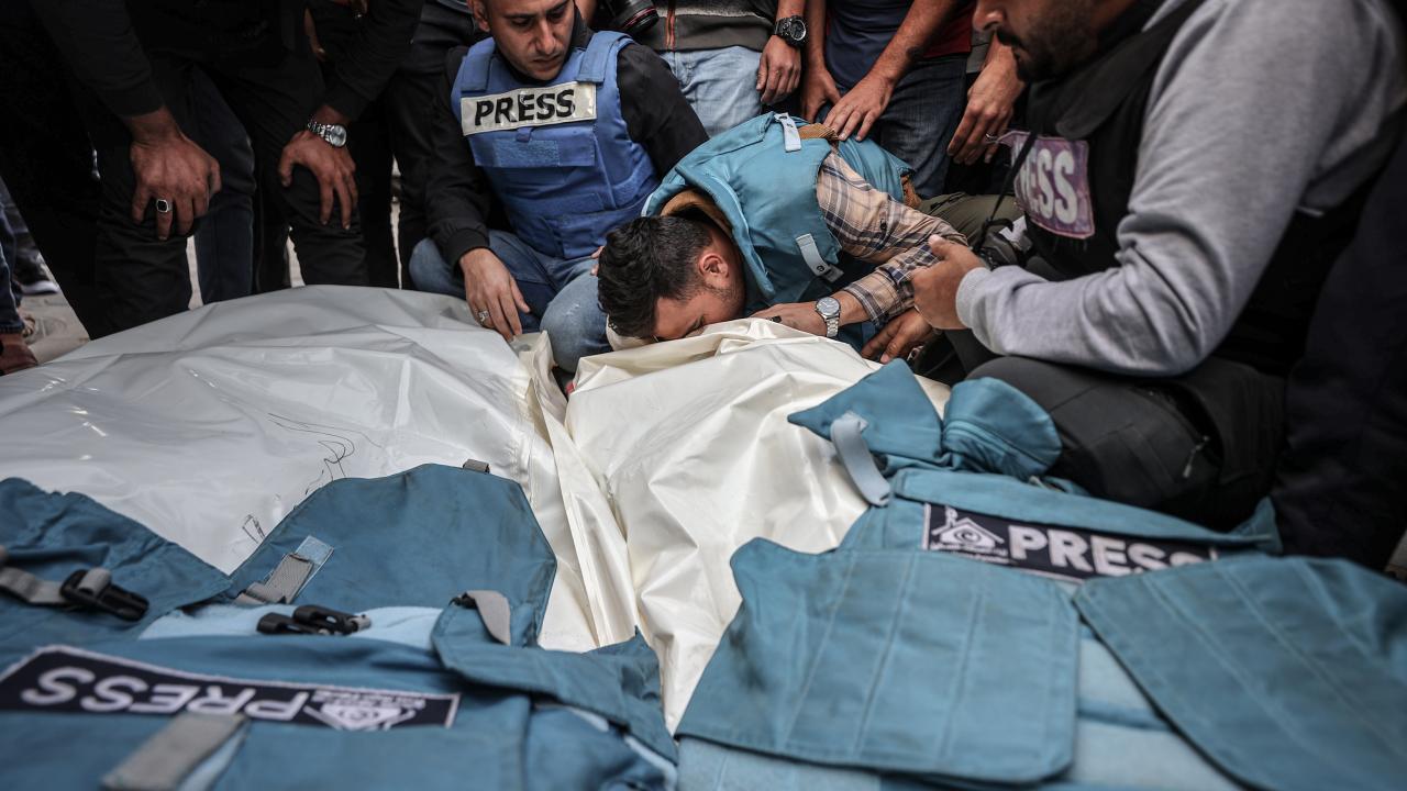 Gazze'de öldürülen gazeteci sayısı 130'a yükseldi