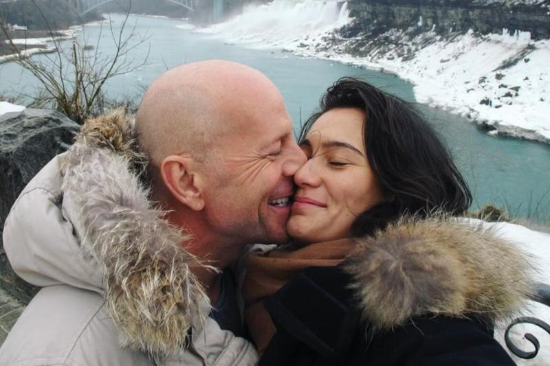 Demans hastası Bruce Willis'in eşi sevgi dolu not ile aşklarını paylaştı