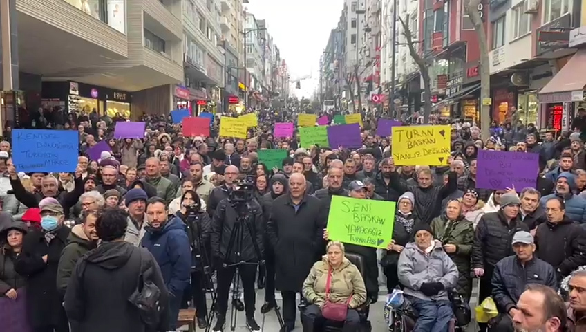 İddia: Avcılar Belediye Başkanı Hançerli, aday gösterilmemesini protesto etmek için eylem düzenledi