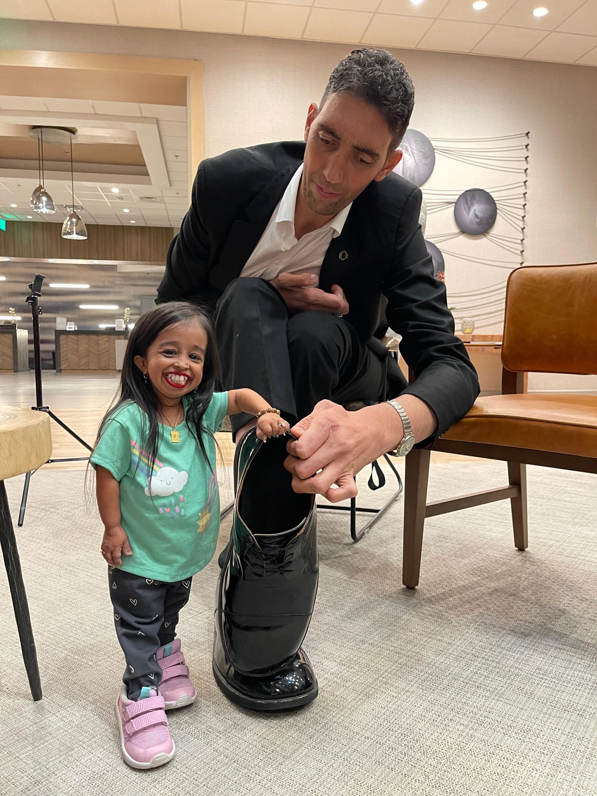 Dünyanın en uzun boylu erkeği ile en kısa boylu kadını bir araya geldi