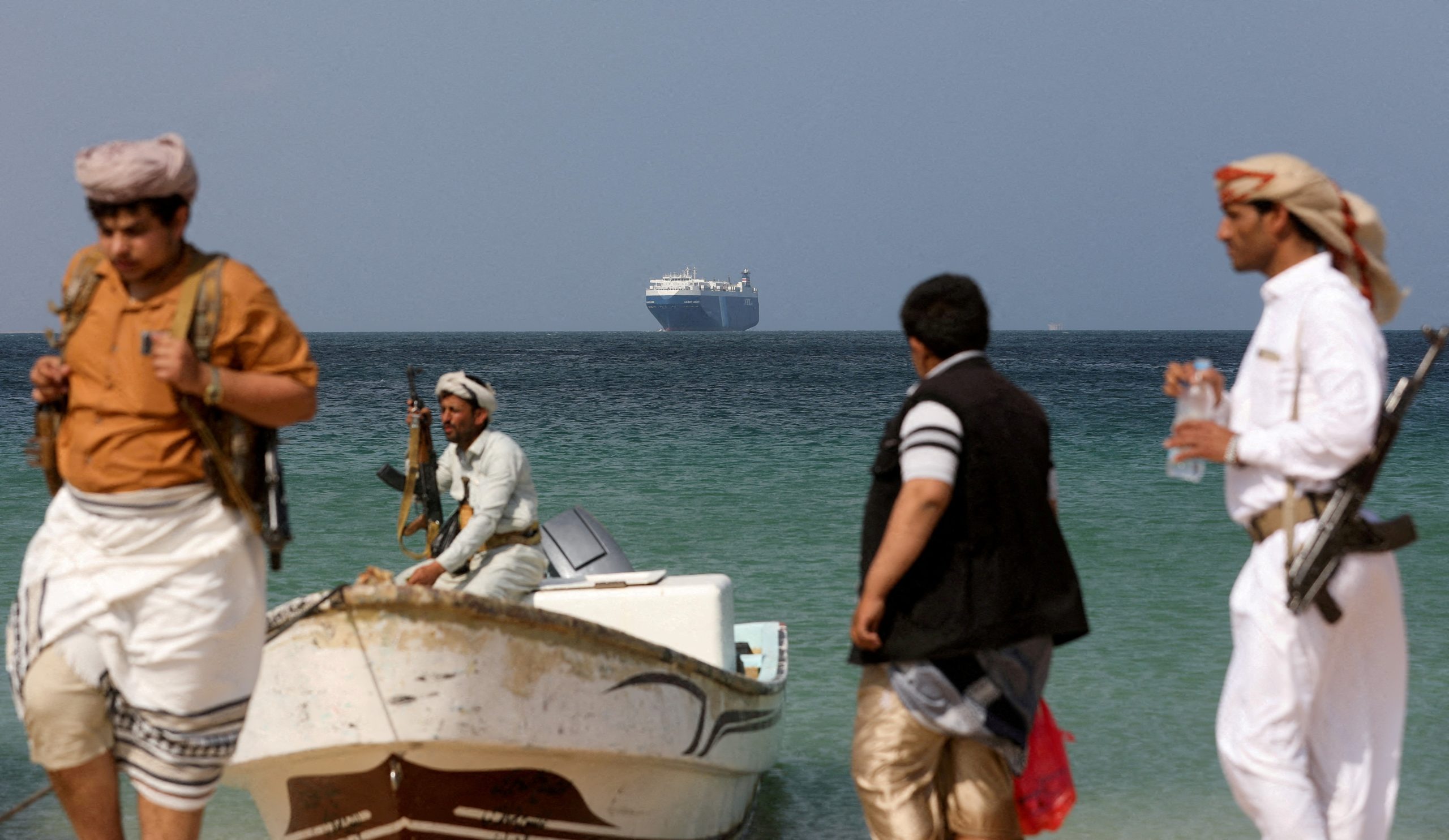 Husiler Kızıldeniz'de gemileri hedef almaya devam ediyor