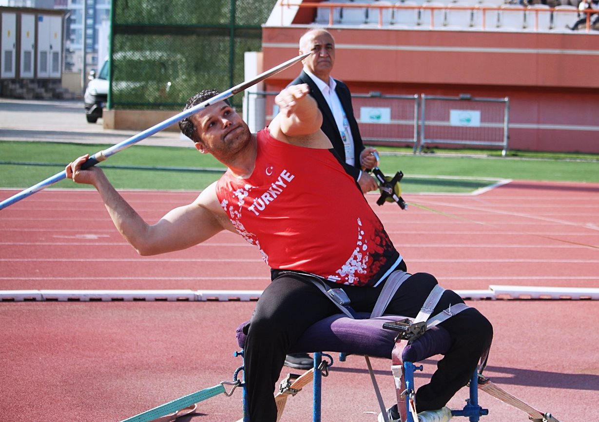 Türk sporcu, cirit atmada dünya rekoru kırdı