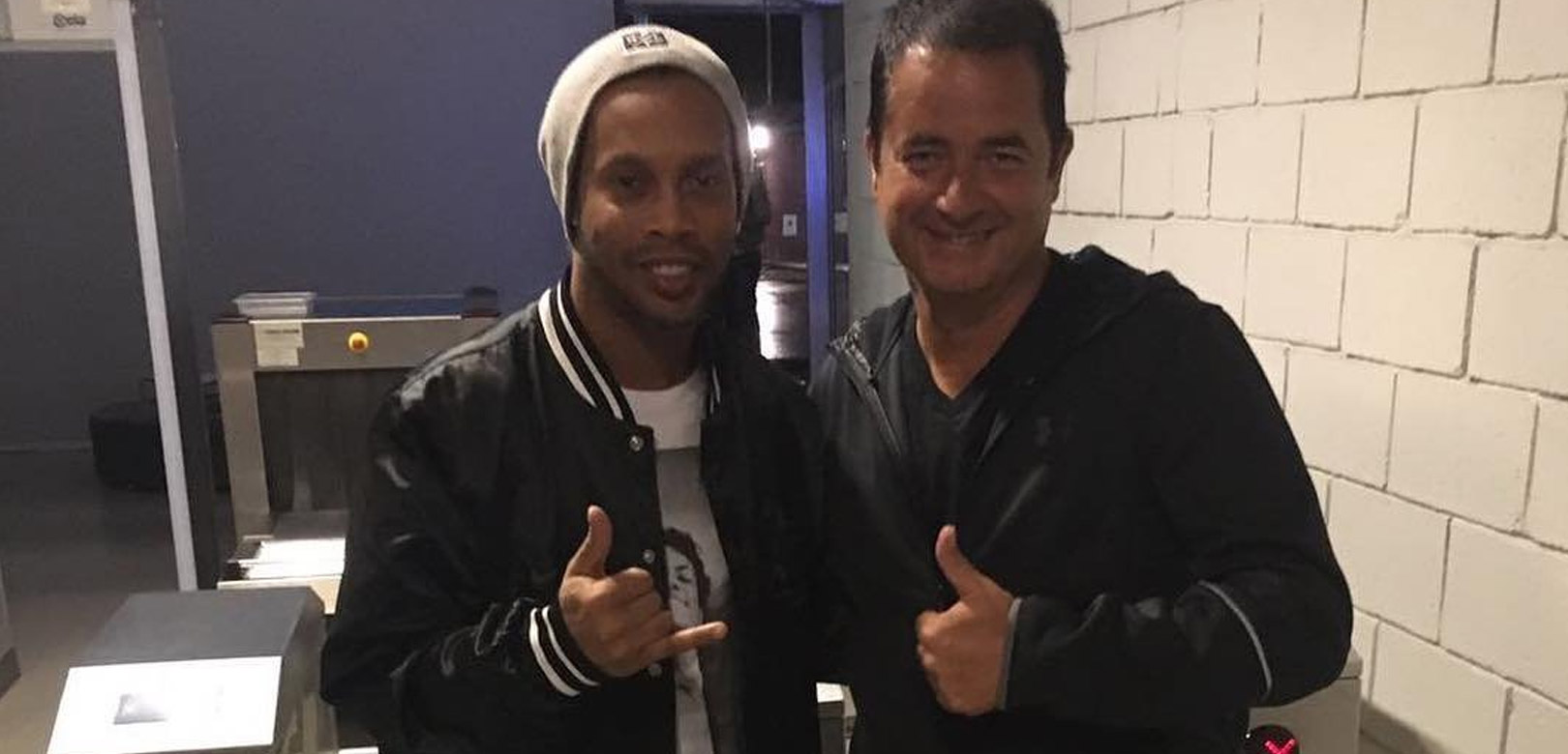 Acun Ilıcalı bombayı patlattı: Ronaldinho, Survivor All Star'a katılıyor