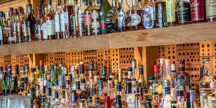 Suudi Arabistan'da 70 yıl aradan sonra alkol mağazası açılıyor