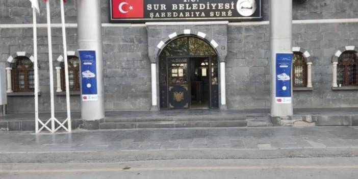 Sur kayyımının belediye bütçesinden, kaymakamlığa büro malzemesi aldığı ortaya çıktı