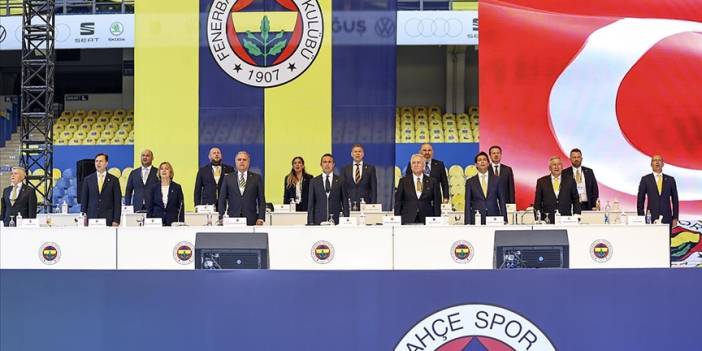 Fenerbahçe'de tarihi kongre: Küçük'ün seçilmesine itiraz eden Aziz Yıldırım kongreyi terk etti!