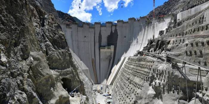 Halk yoksullukla boğuşurken beşli şirkete bir ihale daha gitti