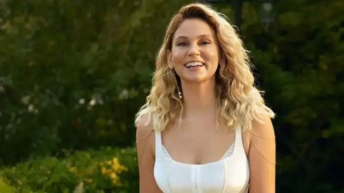 Farah Zeynep Abdullah'tan kendi filminin galasında tepki: Korsan izlesek daha kaliteli