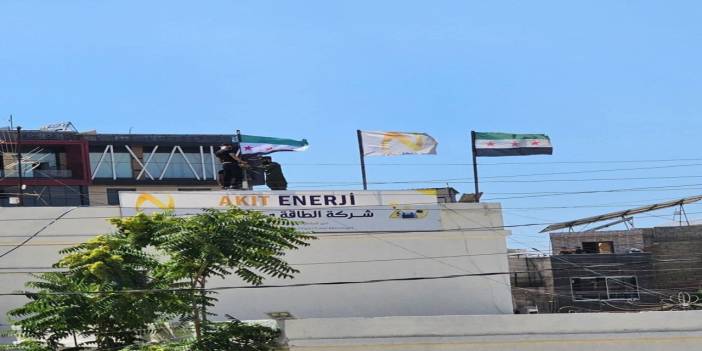 Suriye'de Türkiye'den gelen TIR'lar ve PTT taşlandı; askerler ateş açtı