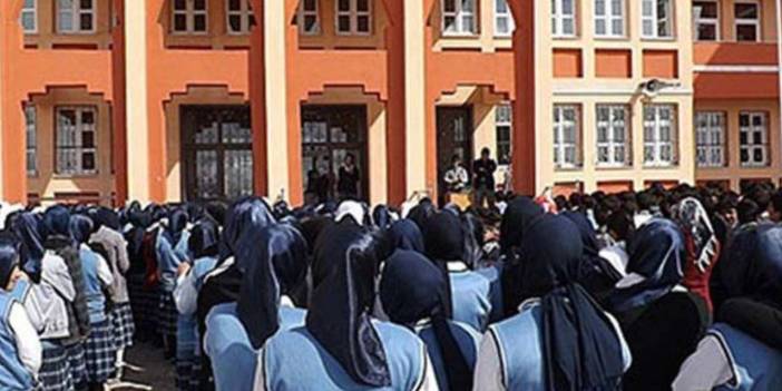 İddia: İmam hatip okul müdürü velilere "Şort giyen, başını örtmeyen öğrenciye karışırız” diyerek tepki gösterdi