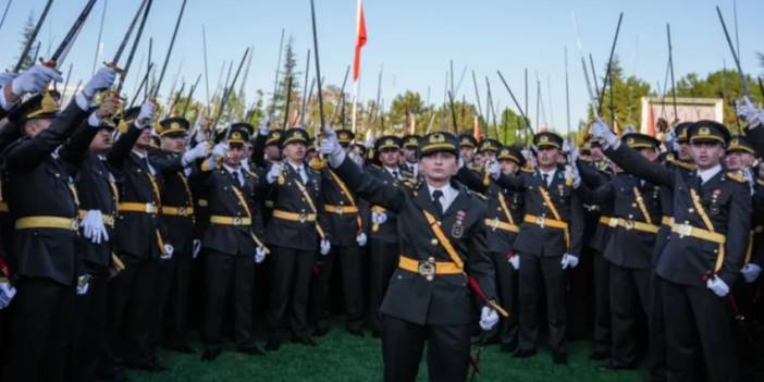 “Mustafa Kemal’in Askerleyiz” sloganı atan teğmenleri AKP’li isimler hedef gösterdi: MHP teğmenlere destek verdi