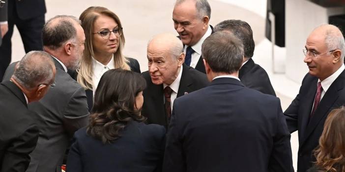 Bahçeli'nin DEM Parti adımı ve yeni anayasa çalışmaları: İmralı Meclis’teki tokalaşmanın neresinde?