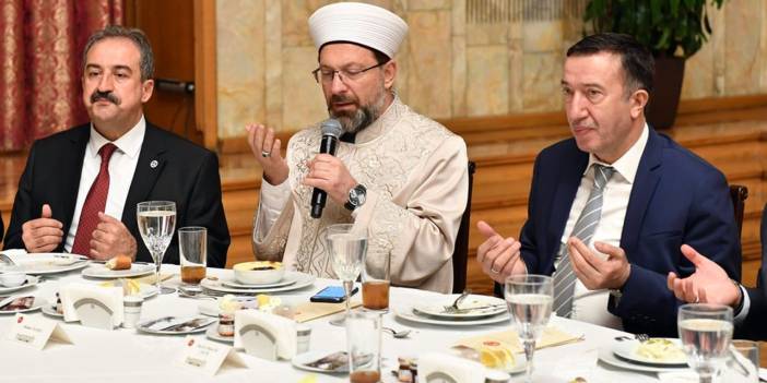Ete ulaşamayan vatandaşa Ali Erbaş’tan öneri: Ekmek yiyin!