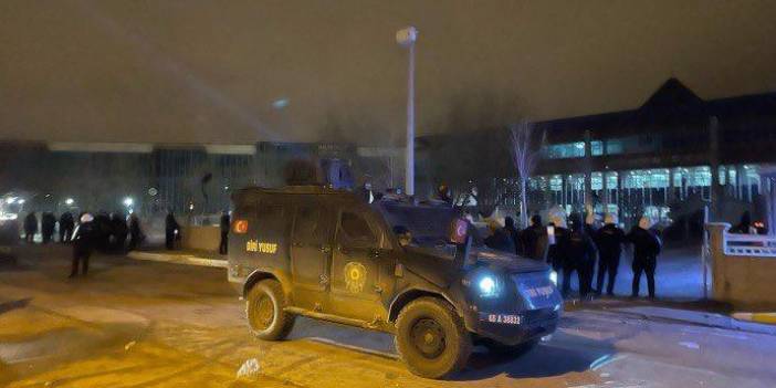 Bir belediyeye daha kayyım atandı… Van Büyükşehir Belediyesi'nin binasına gece polis girdi