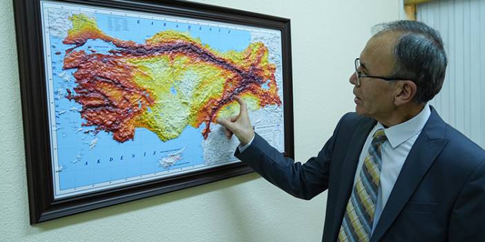 ‘Sanılandan daha riskli’ dedi, en tehlikeli iki bölge için deprem uyarısı yaptı