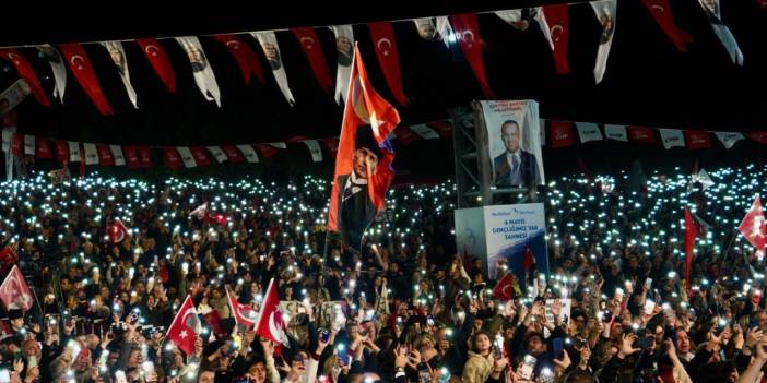 CHP mitinginde konuşan 20 yaşındaki genç: Fabrikada ölecek kadar büyüksek, hak arayacak kadar da büyüğüz