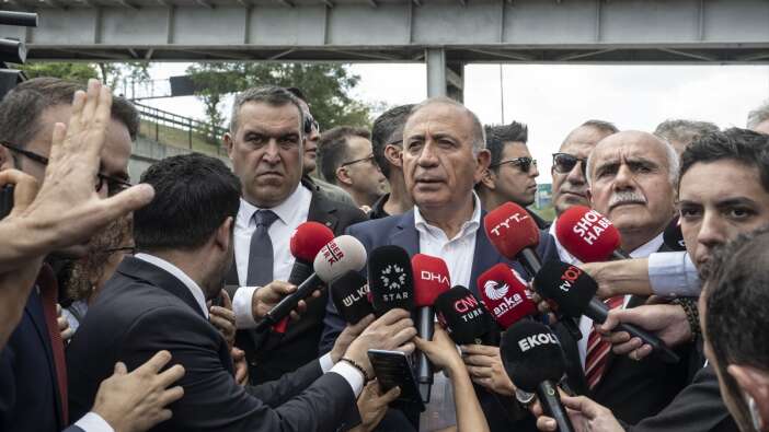 Gürsel Tekin'den 'figüran' açıklaması: Kendimi asarım