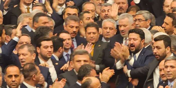 Meclis'te Akın Gürlek kavgası: Yumruklar havada uçuştu, Tanal darp edildi, Meclis'te kan aktı