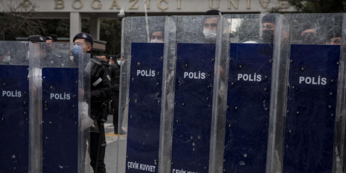 Erdoğan Boğaziçi'nde yurt açıyor: Okul polis tarafından çembere alındı