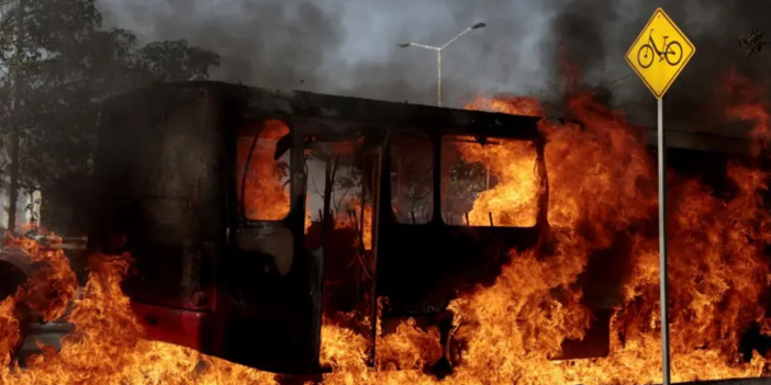 Meksika'da kartel lideri öldürüldü: Sokaklar savaş alanına döndü