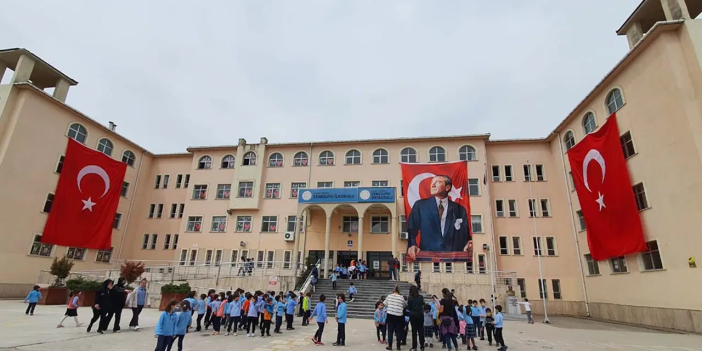 ‘İlahili’ teneffüs ziline tepki göstermişti: O veliye Erdoğan'ın konuşması sonrası gözaltı!