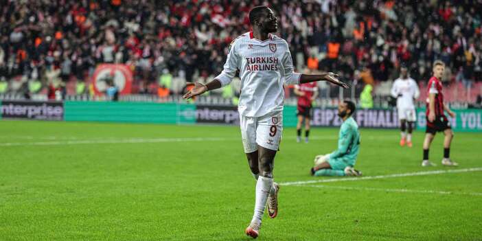 Samsunspor hem turu geçti, hem de tarihe geçti