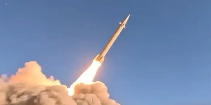 İran Devrim Muhafızları: Siyonist işgalcilere 1 ton savaş başlıklı Hayber-Şekan füzeleri yağdırdık