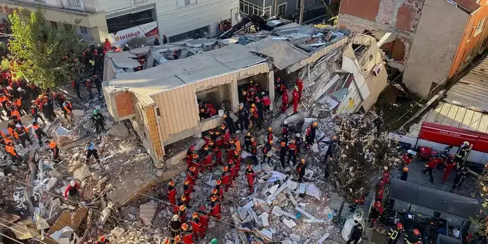 Tutuklu gazeteci Alican Uludağ haberleştirdi: Gebze'de çöken binanın raporunda bakanlık da sorumlu!