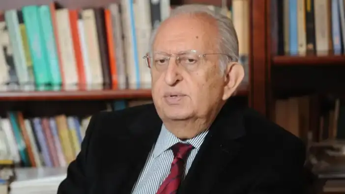 Hüsamettin Cindoruk hayatını kaybetti