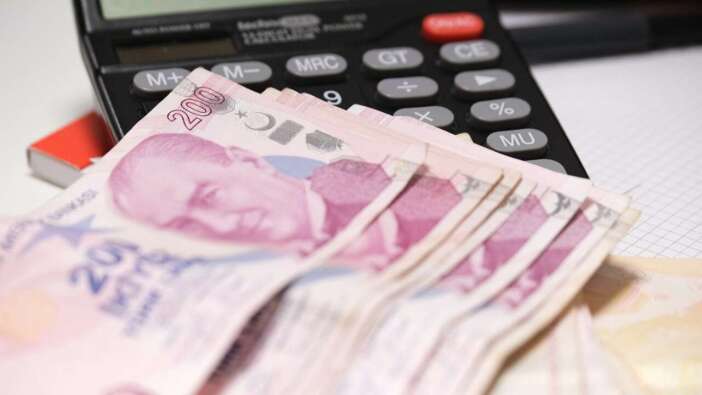 Merkez Bankası enflasyon tahmini yükseltti, gözler asgari ücrete çevrildi