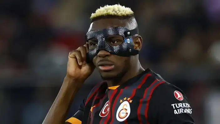 Victor Osimhen sakatlandı, maça devam edemedi