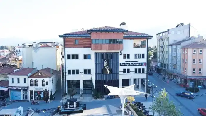 13 bin 780 nüfuslu bir ilçede ‘dağıtıldı’ denilen pasta sayısı 225 bin!