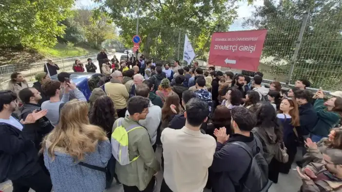 Bilgi Üniversitesi neden kapatıldı, öğrencilere ne olacak?